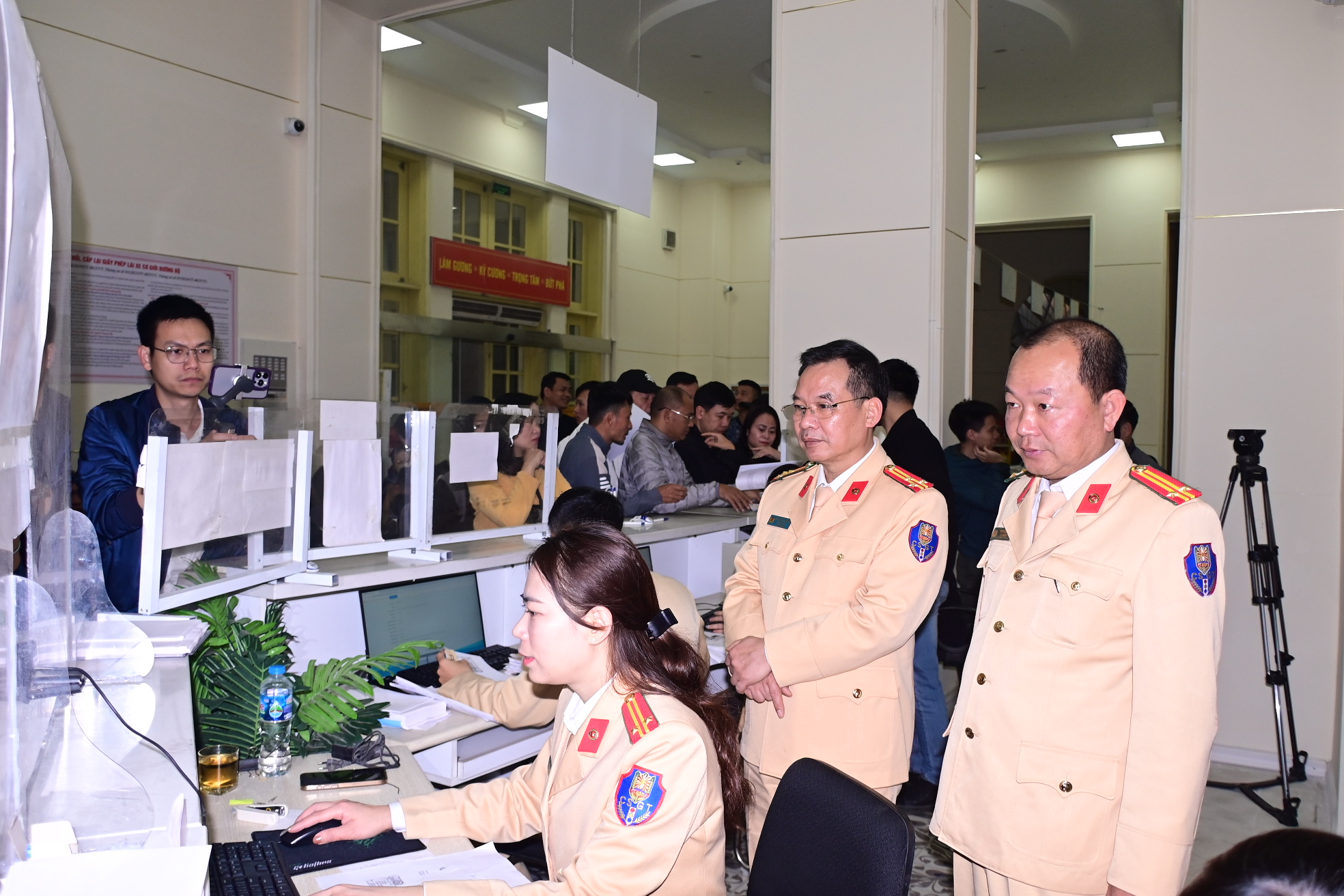 Không thực hiện cấp, đổi giấy phép lái xe qua điện thoại